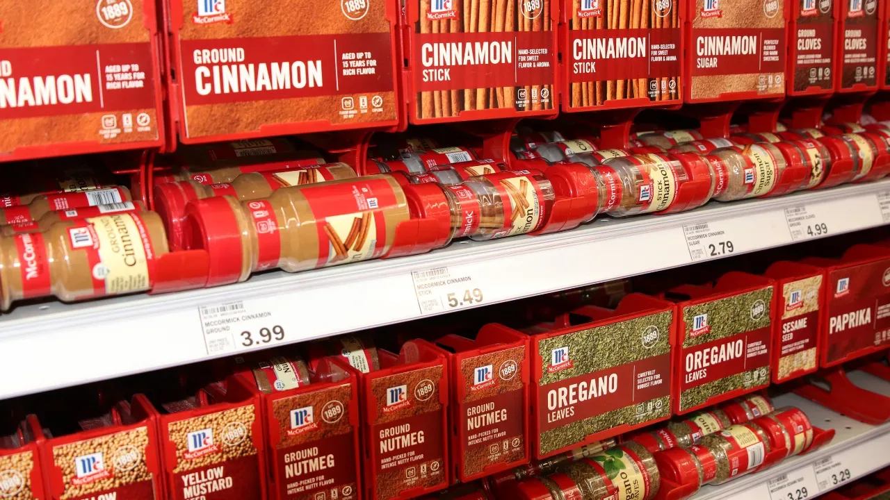 Supermarket shelf full of Cassia cinnamon products labeled simply as 'cinnamon'